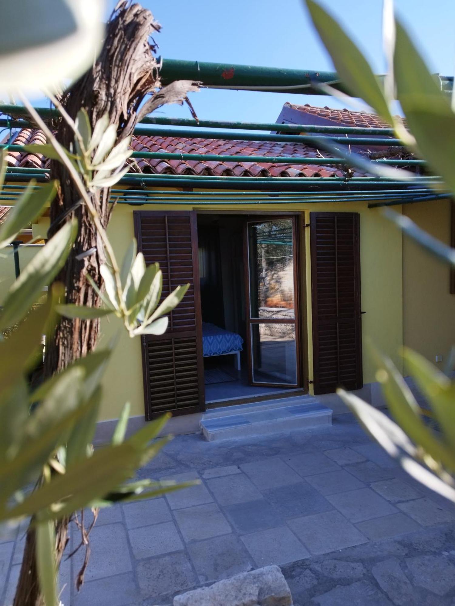 Mandulera Villa Peroj Exterior photo